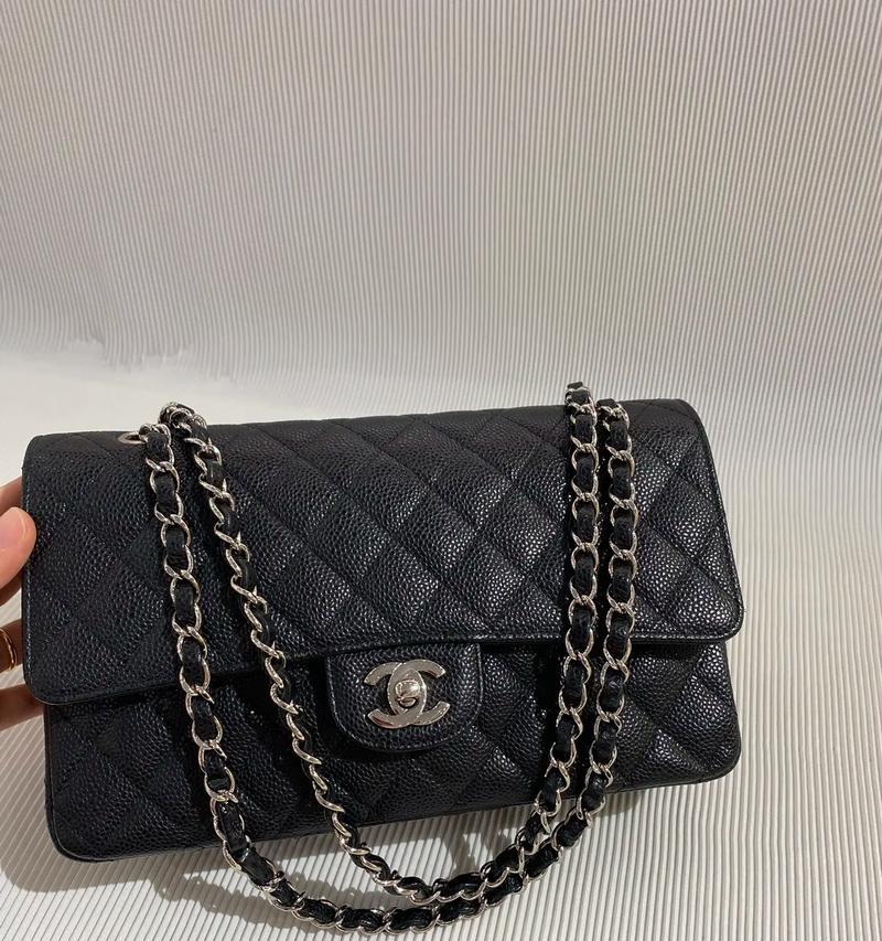 CF中号包包的标准尺寸是多少？如何选择合适的背包？