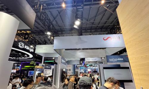 「打卡王」诞生！WAIC 2025 商汤展区人头攒动，机器人互动、AI 体验引爆参观热潮